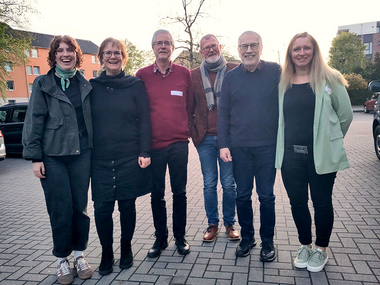 Gruppenbild der Organisator:innen vom „Tisch der Religionen im Oldenburger Land“
